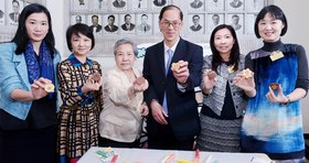 東華三院董事局成員馬陳家歡副主席(右一)、何超蕸副主席(右二)、王賢誌總理(右三)、曾家葉