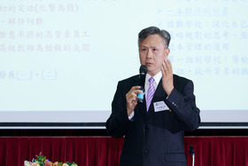 田家炳中學校長阮邦耀博士作專題演講。