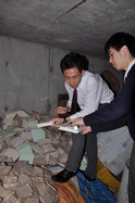 1) 在校園中的廢堆中，尋找可循環再用的物資。