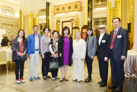 陳婉珍主席（左五）與吳維新顧問（右一）、周國銓總理（右二）、馬陳家歡副主席（右三）、曾楊淑貞總理（右四）、張羅桂珠總理（左四）、陳王兆儀總理（左三）、黃光業總理（左二）及張鳳秋總理合照。