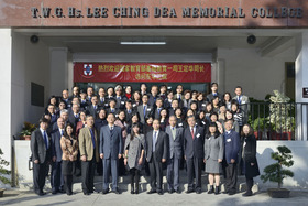 學校中層管理人員培訓講座於東華三院李潤田紀念中學舉行， 馬陳家歡副主席（前排左六）、王定華司長（前排右六）、王新立處長（ 前排左四） 及李勝利董事長 （前排右四）與各位校長合照。