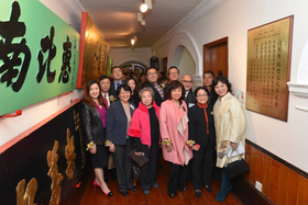 嘉賓在「馮鳳華紀念文化古迹廊」合照。