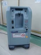 東華三院馮堯敬醫院獲善長慷慨捐助購置氧氣機，為氣促病患者提供氧氣療法，每年受惠病人達一千六百人次。
