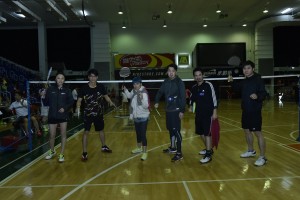 電影《全力扣殺》代表，包括何超儀小姐(左三)、郭偉亮先生(左五)，組隊參加是次比賽。