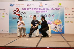 香港失明人健體會副主席李啟德先生(左一) 真實個案分享,鼓勵都市人珍惜視力健康。