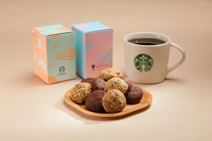 圖一為東華三院社企iBakery與香港星巴克(Starbucks Hong Kong)聯手推出「雙重朱古力曲奇」及「種子提子曲奇」兩款產品，並在香港星巴克屬下50間咖啡店出售。