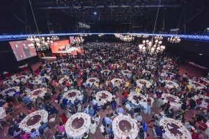多個參與「歡樂滿東華2015」籌款活動之團體一同出席頒獎晚會，場面熱鬧。
