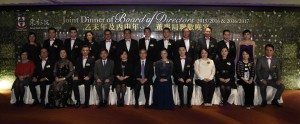 1.	東華三院二０一六／二０一七年度主席馬陳家歡女士（前排右六）連同民政事務局局長劉江華先生太平紳士（前排左七）及其他董事局成員於「東華三院乙未年及丙申年董事局聯歡晚宴」上合照。