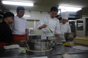 日本京都凱悅酒店首席餅師安田俊二先生培訓iBakery團隊的情況。