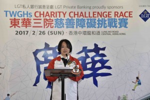 圖一為籌委會主席暨東華三院第五副主席文穎怡小姐介紹慈善障礙挑戰賽的詳情。