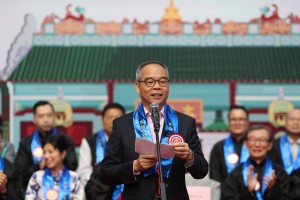 Officiating guest, the Hon. LAU Kong Wah, JP, Secretary for Home Affairs, delivered a speech at the Kick-off Ceremony of the “Man Mo Parade to Celebrate the 170th Anniversary of TWGHs Man Mo Temple cum 20th Anniversary of the Establishment of the HKSAR”.