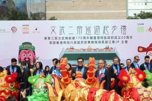 Guests gathered to perform the Eye-dotting Ceremony for a hundred-feet golden dragon and auspicious lions.