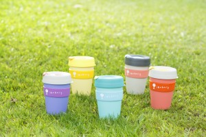 「iBakery x KeepCup」限定版咖啡杯 ：杯身極輕又耐用，全杯配件可回收，安全無毒，不釋放BPA或BPS有毒物質。iBakery鼓勵顧客自攜杯享用飲品，為環保出一分力。