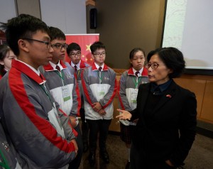 東華三院學生大使參觀中國駐溫哥華總領事館及拜訪中國駐温哥華總領事館總領使佟曉玲女士。