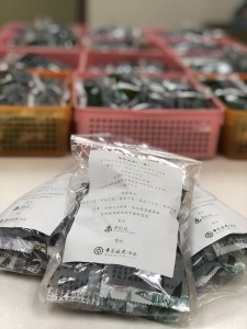 圖3：東華三院的中醫團隊特別製作及派發15,000包中藥茶飲，為前線醫護打氣。