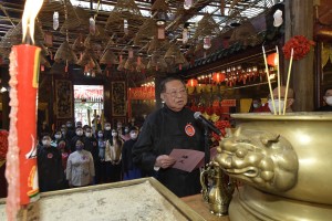 圖一為東華三院甲辰年主席何世柱大紫荊勳賢GBS太平紳士主祭。