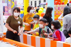 圖三至八為大館搖身一變成為「東華村」，連串豐富的節目讓參與市民盡興而歸。