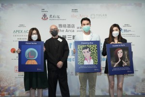 2)	東華三院董事局成員聯同是次活動參與單位代表展示NFT作品，精彩紛呈。