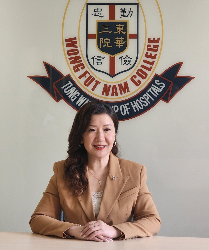 圖二為東華三院主席兼校監鄧明慧女士分享該院一直以『興學育才』為使命，致力培育德才兼備的青年。