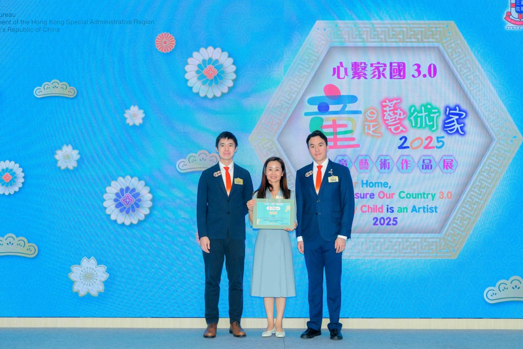圖四及五為東華三院主席暨幼稚園校監何猷啟先生（右一）與東華三院副主席暨學務委員會主任委員伍怡先生（左一）向內地幼兒園代表致送感謝狀。