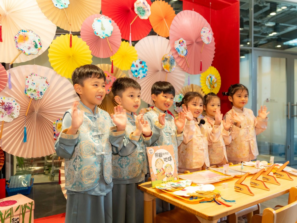 圖八為東華三院黃朱惠芬幼稚園展示區，學校以「扇枕溫衾」的中國傳統孝道故事為主題，進行一系列融合環保與藝術的創作活動。