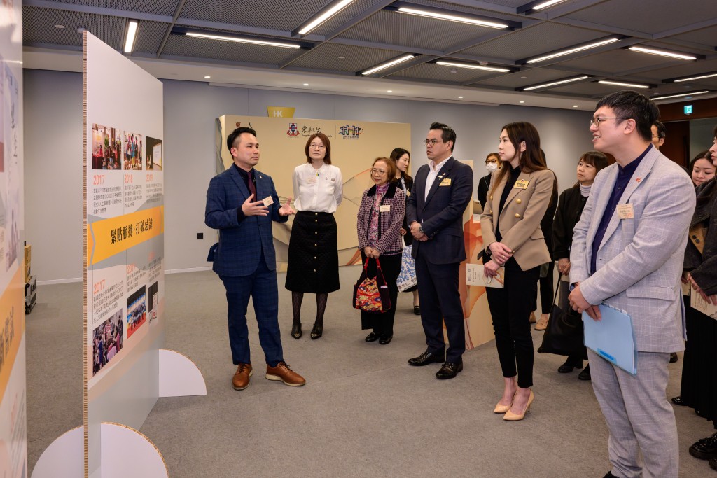 圖六為先導片播放暨座談會後，一眾嘉賓於現場特設展覽了解更多東華三院在社區中與生死相關的各種社會服務和文化傳承，包括重溫過往的生死教育紀錄片、桌上遊戲，了解最新出版的「預設照顧計劃」小冊子等，以及認識本院喪親者支援服務、殯儀及殮葬服務等。